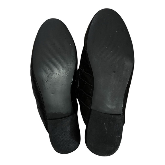 Steve Madden- Black Slip On Loafer With Buckle Size 8 - Picture 4 of 6